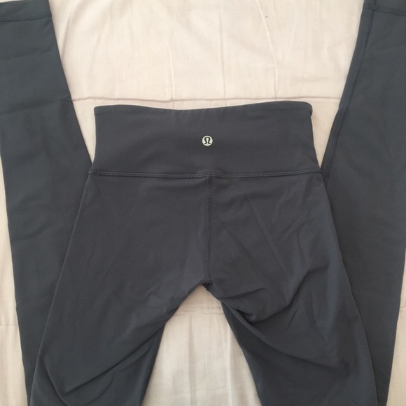 *sold* Lululemon Greyvy Wunder Unders - Picture 3 of 6